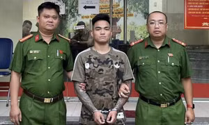 Bắt giữ kẻ dùng điếu cày tấn công người trên phố Lê Duẩn ở Hà Nội