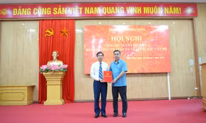 Công bố quyết định về công tác cán bộ