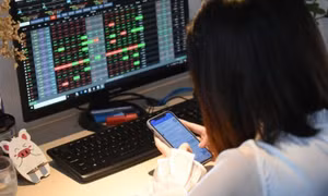 VN-Index tiến sát 1.900 điểm nhờ nhóm cổ phiếu trụ