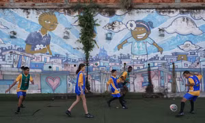 Bóng đá mở ra cơ hội cho thanh thiếu niên ở khu ổ chuột Rio de Janeiro