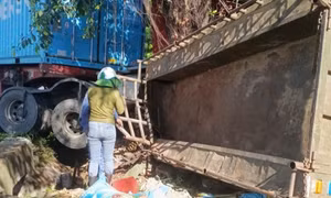 Va chạm giữa xe đầu kéo và xe công nông trên đường Hồ Chí Minh, 1 người tử vong