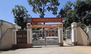 Chấm dứt hợp đồng thầy giáo làm lộ đề thi cho nhóm học sinh học thêm