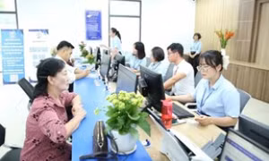 Nghỉ ốm bao nhiêu ngày thì xem xét đưa vào diện tinh giản?