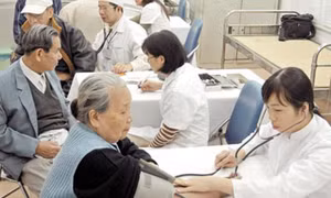 Từ năm 2026, người cao tuổi được khám sức khỏe định kỳ miễn phí ít nhất mỗi năm 1 lần