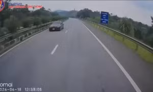 Đi ngược chiều trên cao tốc Nội Bài - Lào Cai, tài xế bị xử phạt 35 triệu đồng, trừ 10 điểm GPLX