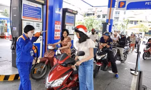 Đề xuất tiếp tục giữ mức thuế nhập khẩu xăng dầu 0% đến hết tháng 9