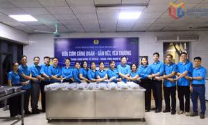 "Bữa cơm Công đoàn": Ấm tình thợ mỏ