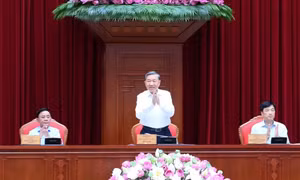 Nhìn thẳng vào thực tiễn để đổi mới mạnh mẽ công tác quy hoạch, sử dụng cán bộ