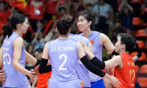 Thanh Thúy ra sân, bóng chuyền nữ Việt Nam lại thắng đậm