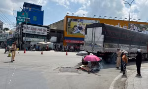 Va chạm ô tô tải, người đàn ông đi xe máy tử vong tại chỗ