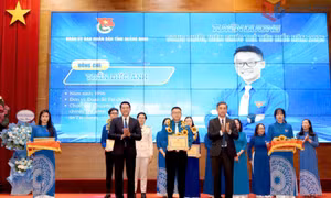 Công chức trẻ làm theo lời Bác