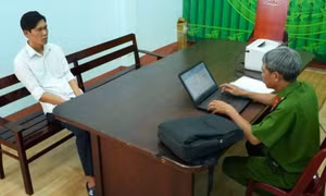 Khởi tố cán bộ địa chính chứng thực 5 hợp đồng chuyển nhượng đất sai quy định