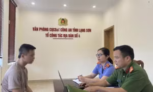 Đi bộ qua đường gây tai nạn, người đàn ông bị khởi tố