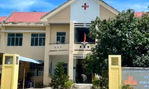 Người đàn ông tử vong do điện giật khi hái xoài