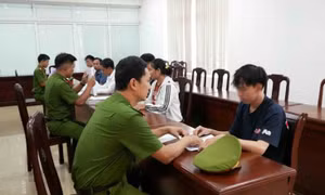 Khởi tố 3 thiếu niên bốc đầu xe, lạng lách ở Huế
