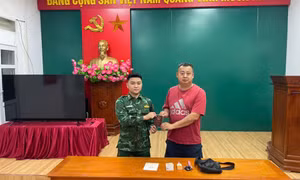 Trao trả tài sản bị đánh rơi cho người nước ngoài 