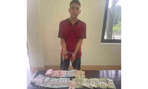 Bắt nam thanh niên trộm tiền của người dân rồi bỏ trốn