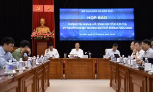 Bộ GD-ĐT: Chưa phát hiện lộ lọt đề thi; 74 thí sinh vi phạm, có trường hợp nhờ AI làm bài