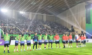 Xavi, Puyol đọ tài cùng Công Vinh, Tài Em