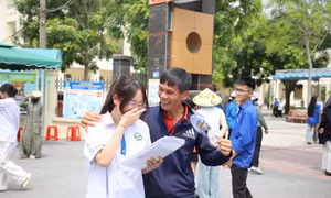 Đồng hành cùng sĩ tử "vượt vũ môn" 