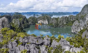 Hồ xanh giữa lòng di sản