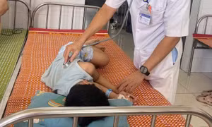 Đà Nẵng: Hơn 40 trường hợp bị ngộ độc thực phẩm nghi do ăn bánh mì