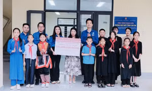 Chăm lo cho thiếu nhi vùng khó