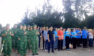 BĐBP Quảng Ninh chung tay làm sạch môi trường biên giới, biển đảo