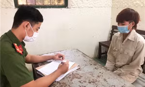 Bị phát hiện, tên trộm cầm búa đập liên tiếp vào mặt chủ nhà để tẩu thoát