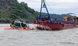 Lãnh đạo tỉnh kiểm tra, chỉ đạo khắc phục sự cố chìm tàu chở dầu ở Móng Cái