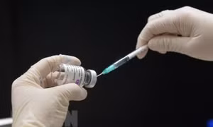 Bộ Y tế giải thích nguồn cung vaccine phòng COVID-19 khan hiếm