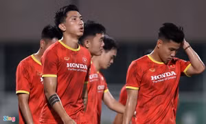 Văn Hậu sẽ sang Hàn Quốc phẫu thuật vào tháng 11