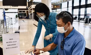 Bộ GTVT: Hành khách đi máy bay vẫn phải kê khai thông tin di chuyển