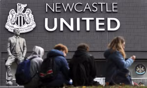Man Utd, Tottenham phản đối vụ mua lại Newcastle