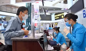 Hàng không bỏ quy định hành khách phải tiêm vaccine
