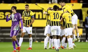 Tottenham thua trận đầu ở vòng bảng Conference League