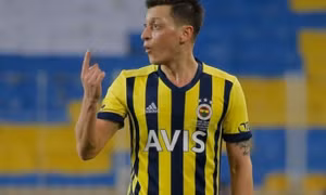 Mesut Ozil trở lại Premier League?