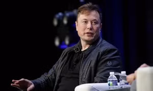 Elon Musk là người đầu tiên trên thế giới có tài sản vượt 300 tỷ USD