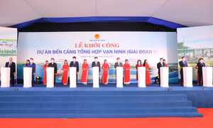 Khởi công Bến cảng tổng hợp Vạn Ninh