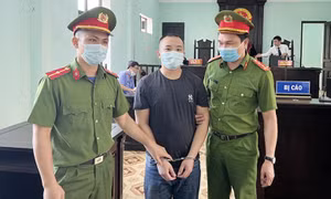 Phạt 8 tháng tù đối tượng "quậy" tại chốt phòng dịch