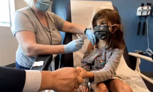 FDA công nhận vaccine Pfizer 'đáp ứng tiêu chuẩn cho trẻ 5-11 tuổi'
