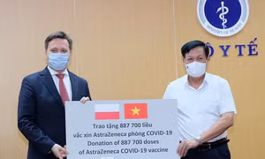 Bộ Y tế tiếp nhận gần 2 triệu liều vaccine AstraZeneca do Ba Lan và Hàn Quốc tài trợ