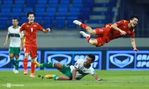 Tiền vệ Tuấn Anh lại chấn thương