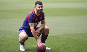 Aguero ghi bàn ở trận đầu khoác áo Barca
