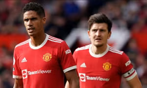 Varane trở lại: Phao cứu sinh cho Solskjaer?