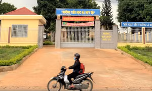 Hiệu trưởng ‘giam’ học bạ trò nghèo bị kỷ luật