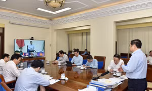 Khẩn trương nghiên cứu, điều chỉnh quy định để Bộ Y tế chủ trì đánh giá cấp độ dịch của từng tỉnh, thành phố