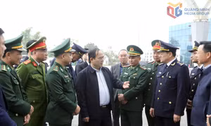 Đồng chí Bí thư Tỉnh ủy kiểm tra tuyến biên giới, cửa khẩu trên đất liền và làm việc với các xã, phường