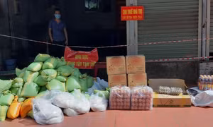 Việt Hương bật khóc vì bị nói nặng lời khi làm từ thiện
