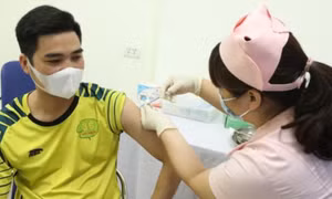 Thử nghiệm lâm sàng giai đoạn 2 vắc-xin Covivac: Dùng vắc-xin AstraZeneca làm đối chứng